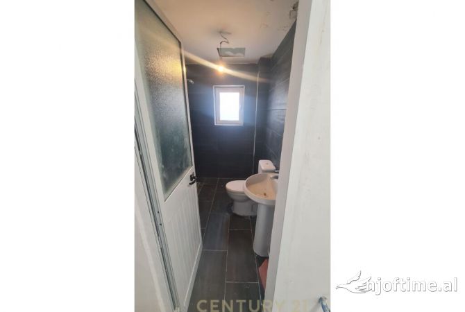 Shtepi ne shitje Apartament ne Tirane, 2+1, Mobilimi E mobiluar, Pagesa 120,000  Euro.