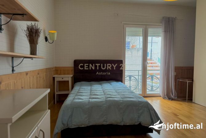 Shtepi me qera Apartament ne Tirane, 3+1, Mobilimi E mobiluar, Pagesa 1,200  Euro.