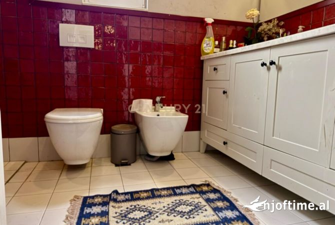 Shtepi me qera Apartament ne Tirane, 3+1, Mobilimi E mobiluar, Pagesa 1,200  Euro.