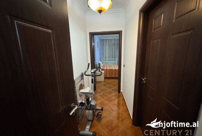 Shtepi me qera Apartament ne Tirane, 1+1, Mobilimi E mobiluar, Pagesa 400  Euro.