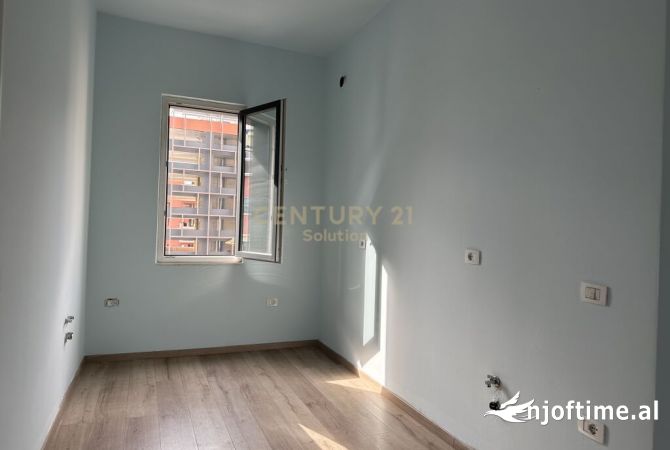 Shtepi ne shitje Apartament ne Tirane, 2+1, Mobilimi Bosh, pa mobiluar, Pagesa 285,000  Euro.
