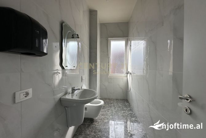 Shtepi ne shitje Apartament ne Tirane, 2+1, Mobilimi Bosh, pa mobiluar, Pagesa 285,000  Euro.
