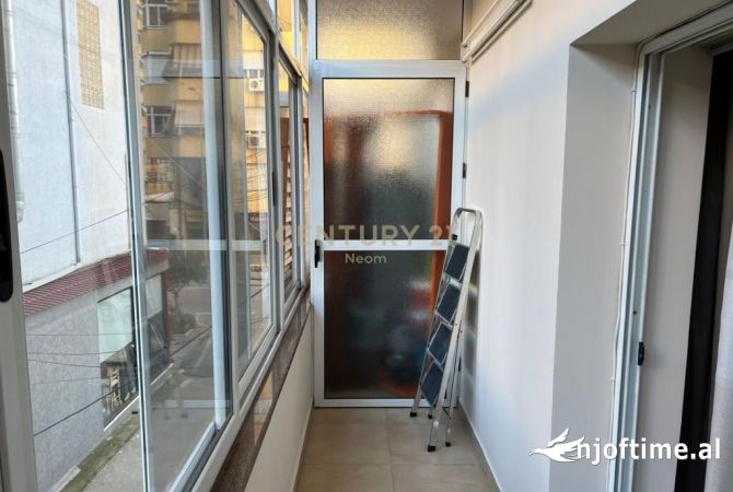 Shtepi me qera Apartament ne Tirane, 2+1, Mobilimi E mobiluar, Pagesa 750  Euro.