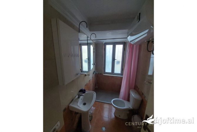 Shtepi ne shitje Apartament ne Tirane, 2+1, Mobilimi E mobiluar, Pagesa 188,000  Euro.