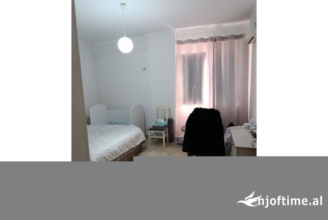 Shtepi ne shitje Apartament ne Tirane, 1+1, Mobilimi E mobiluar, Pagesa 133,000  Euro.