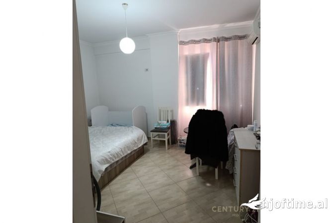 Shtepi ne shitje Apartament ne Tirane, 1+1, Mobilimi E mobiluar, Pagesa 133,000  Euro.