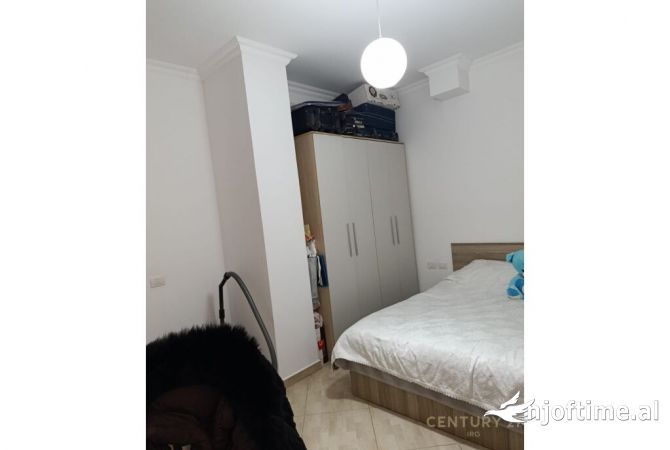 Shtepi ne shitje Apartament ne Tirane, 1+1, Mobilimi E mobiluar, Pagesa 133,000  Euro.