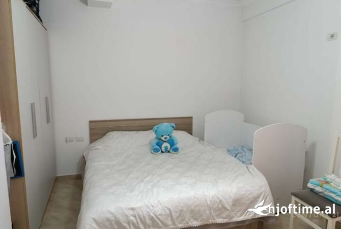 Shtepi ne shitje Apartament ne Tirane, 1+1, Mobilimi E mobiluar, Pagesa 133,000  Euro.