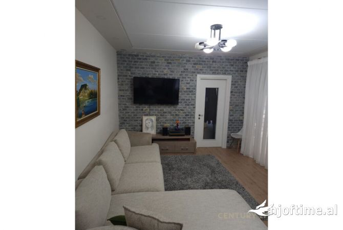 Shtepi me qera 2+1 ne Tirane - 750 Euro