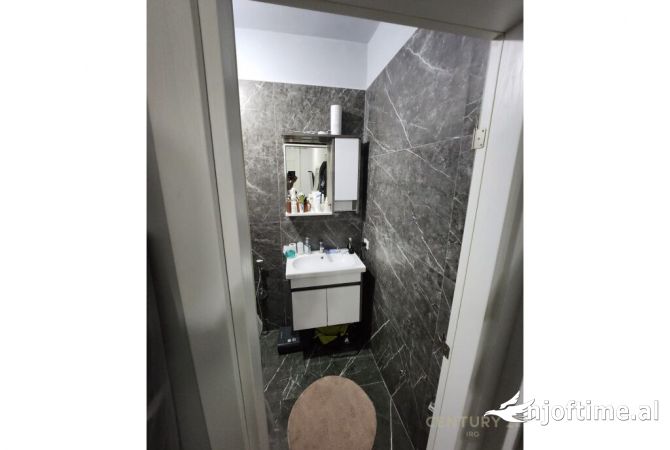 Shtepi me qera Apartament ne Tirane, 2+1, Mobilimi E mobiluar, Pagesa 750  Euro.