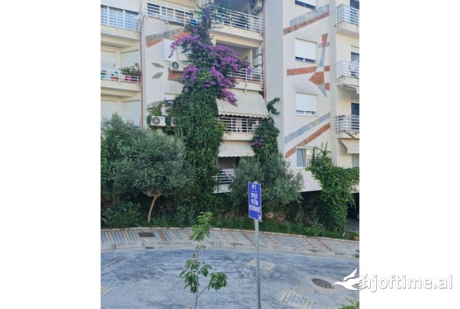 Shtepi me qera Apartament ne Tirane, 2+1, Mobilimi E mobiluar, Pagesa 750  Euro.