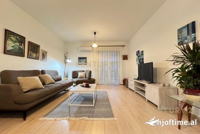 Shtepi me qera 2+1 ne Tirane - 880 Euro