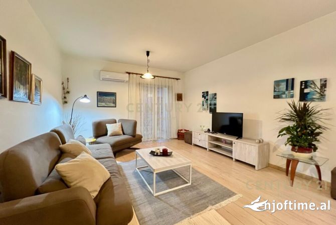 Shtepi me qera 2+1 ne Tirane - 880 Euro