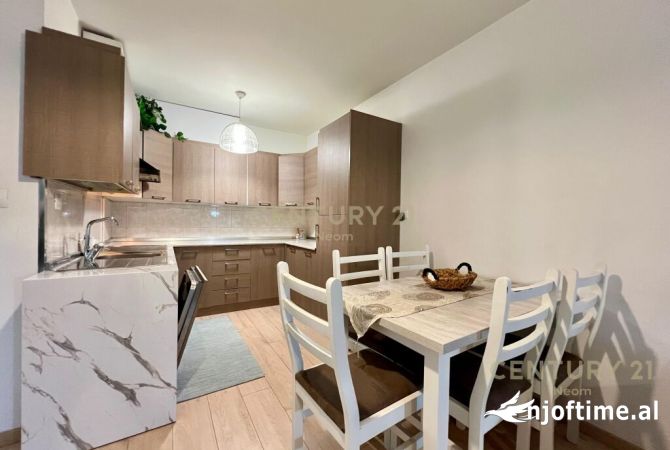 Shtepi me qera Apartament ne Tirane, 2+1, Mobilimi E mobiluar, Pagesa 880  Euro.