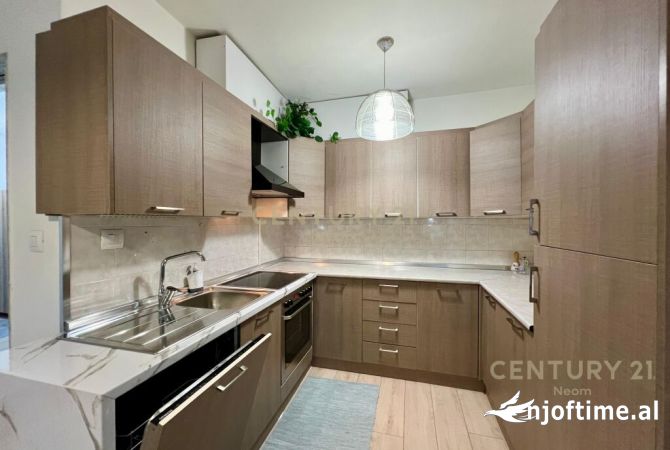 Shtepi me qera Apartament ne Tirane, 2+1, Mobilimi E mobiluar, Pagesa 880  Euro.