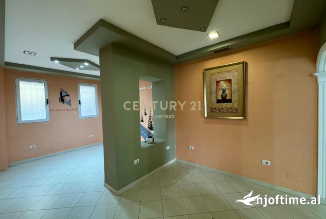 Shtepi ne shitje Apartament ne Tirane, 1+1, Mobilimi Bosh, pa mobiluar, Pagesa 80,000  Euro.