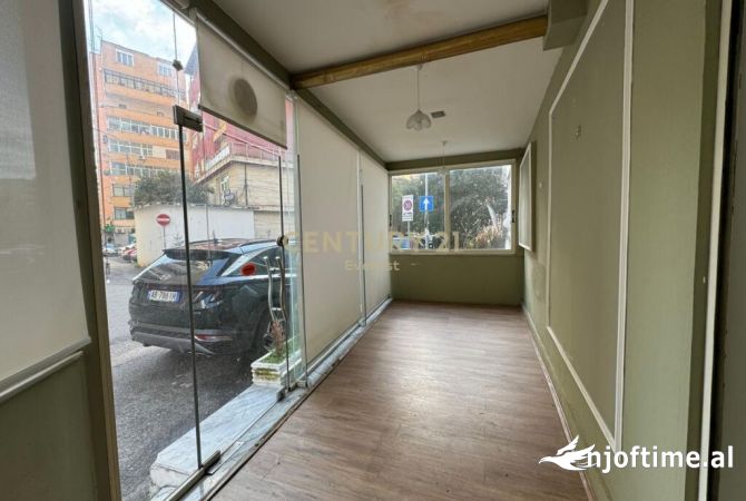 Shtepi ne shitje Apartament ne Tirane, 1+1, Mobilimi Bosh, pa mobiluar, Pagesa 80,000  Euro.