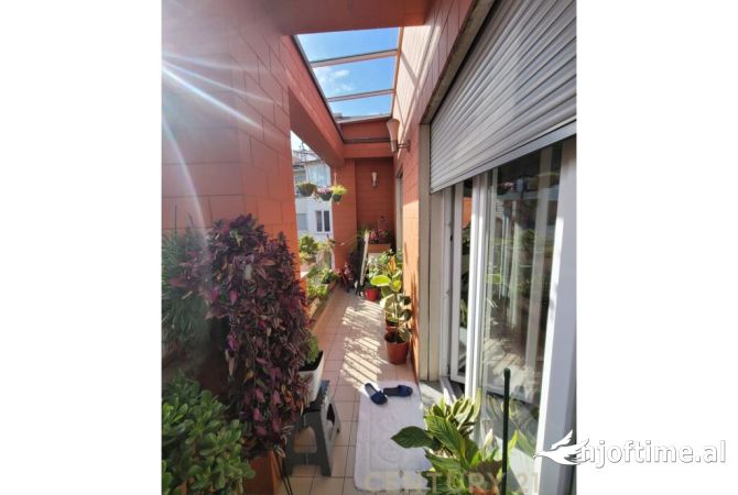 Shtepi ne shitje Apartament ne Tirane, 2+1, Mobilimi E mobiluar, Pagesa 207,000  Euro.