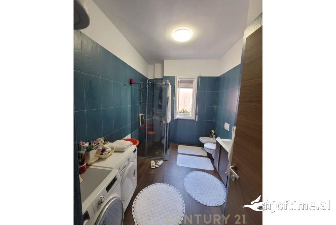 Shtepi ne shitje Apartament ne Tirane, 2+1, Mobilimi E mobiluar, Pagesa 207,000  Euro.