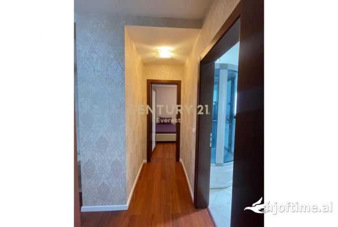 Shtepi ne shitje Apartament ne Tirane, 2+1, Mobilimi E mobiluar, Pagesa 200,000  Euro.