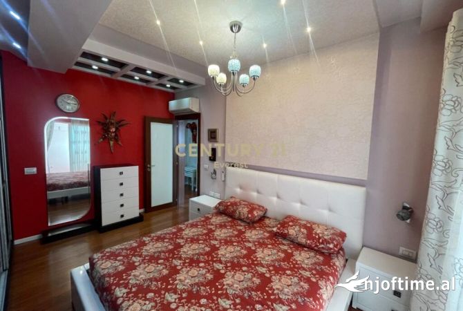 Shtepi ne shitje Apartament ne Tirane, 2+1, Mobilimi E mobiluar, Pagesa 200,000  Euro.