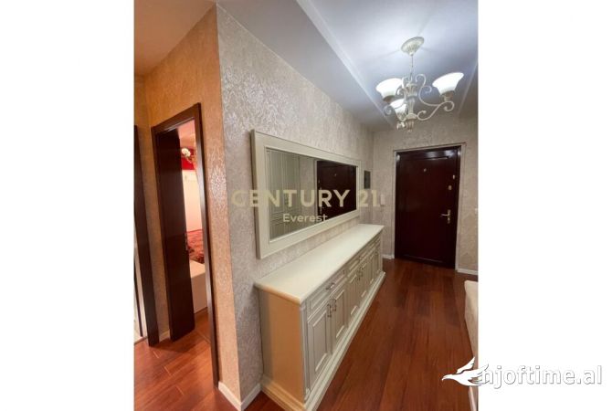 Shtepi ne shitje Apartament ne Tirane, 2+1, Mobilimi E mobiluar, Pagesa 200,000  Euro.