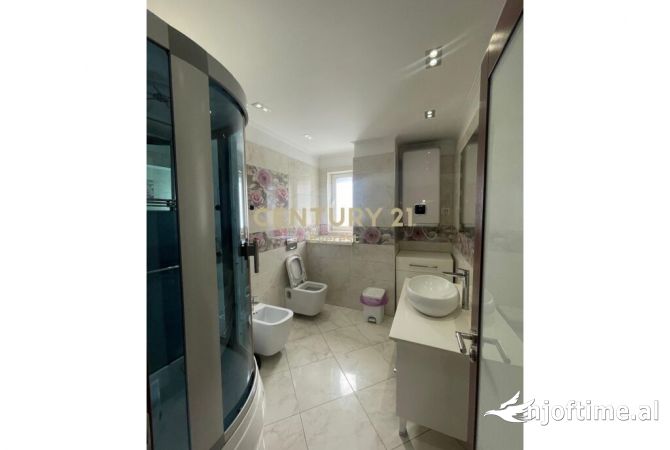 Shtepi ne shitje Apartament ne Tirane, 2+1, Mobilimi E mobiluar, Pagesa 200,000  Euro.