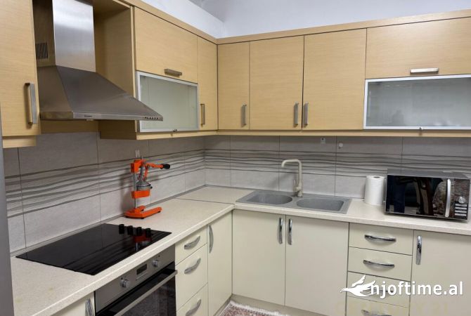 Shtepi me qera Apartament ne Tirane, 2+1, Mobilimi E mobiluar, Pagesa 700  Euro.