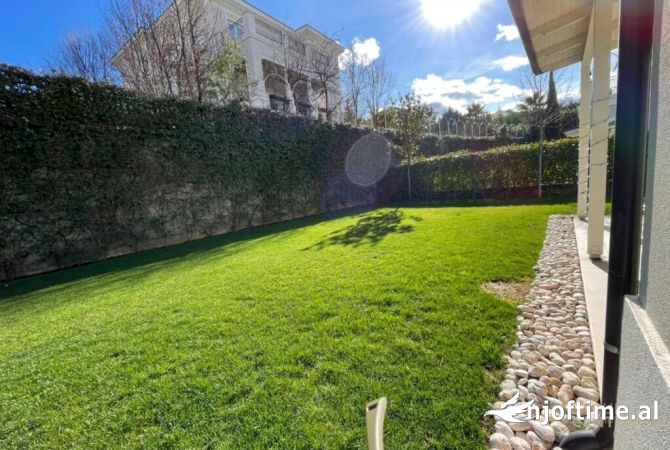 Shtepi me qera Vila Luksoze ne Tirane, 4+1, Mobilimi E mobiluar, Pagesa 4,800  Euro.