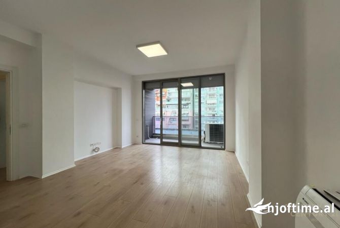 Ambient biznesi me qera 3+1 ne Tirane - 1,250 Euro