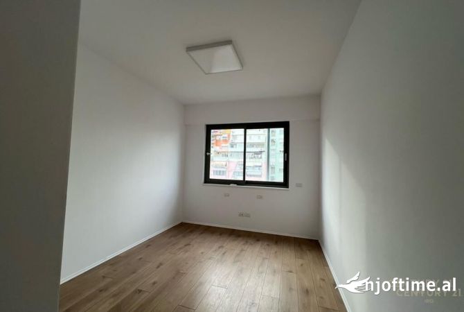 Zyre me qera ne Bllok/Juridiku