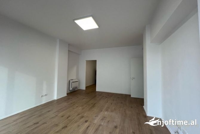 Zyre me qera ne Bllok/Juridiku