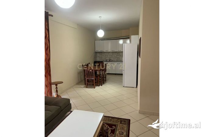 Shtepi me qera Apartament ne Tirane, 2+1, Mobilimi E mobiluar, Pagesa 450  Euro.