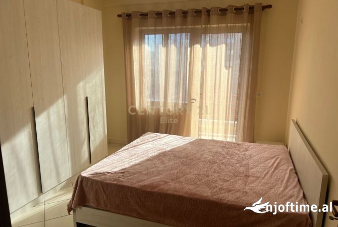 Shtepi me qera Apartament ne Tirane, 2+1, Mobilimi E mobiluar, Pagesa 450  Euro.