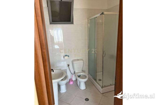 Shtepi me qera Apartament ne Tirane, 2+1, Mobilimi E mobiluar, Pagesa 450  Euro.