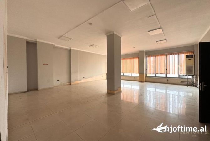 Ambient biznesi me qera 3+1 ne Tirane - 2,500 Euro