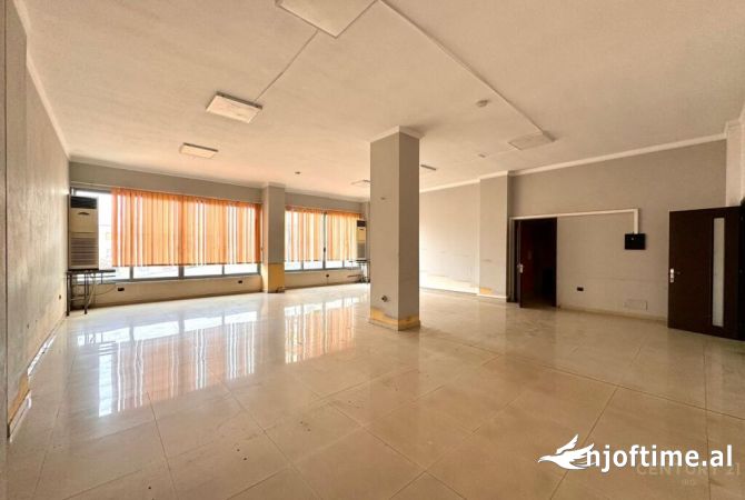 Ambient biznesi me qera 3+1 ne Tirane - 2,500 Euro