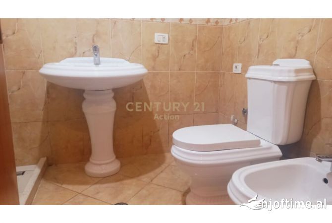 Shtepi ne shitje Apartament ne Tirane, 2+1, Mobilimi E mobiluar, Pagesa 200,000  Euro.