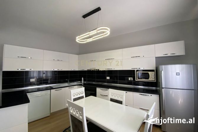 Shtepi me qera Apartament ne Tirane, 3+1, Mobilimi E mobiluar, Pagesa 500  Euro.