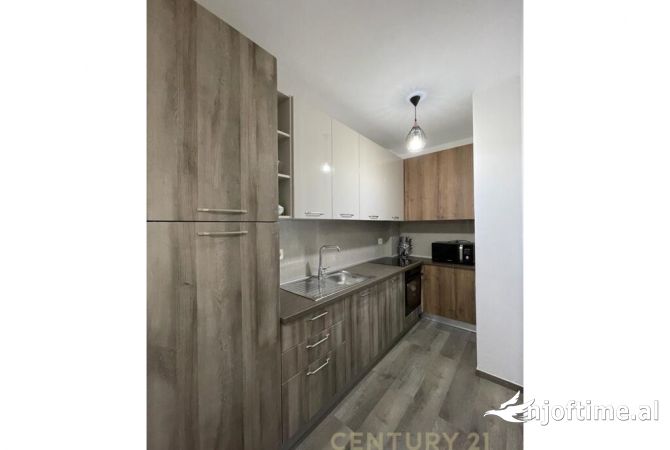 Shtepi me qera Apartament ne Tirane, 1+1, Mobilimi E mobiluar, Pagesa 630  Euro.