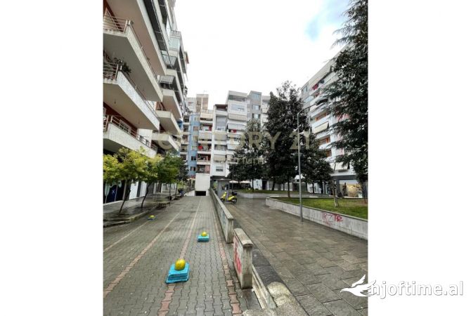 Shtepi ne shitje Apartament ne Tirane, 1+1, Mobilimi Bosh, pa mobiluar, Pagesa 99,500  Euro.