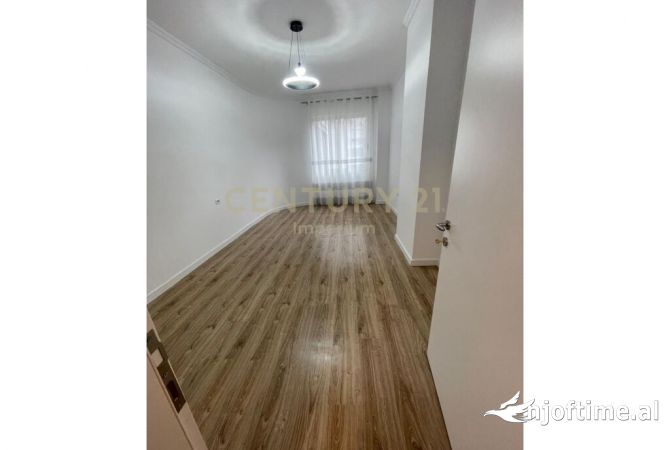 Shtepi ne shitje Apartament ne Tirane, 1+1, Mobilimi Bosh, pa mobiluar, Pagesa 99,500  Euro.