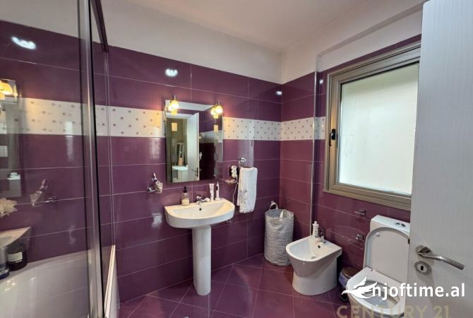 Shtepi me qera Apartament ne Tirane, 2+1, Mobilimi E mobiluar, Pagesa 2,000  Euro.