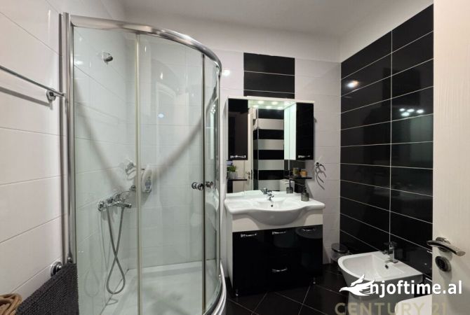 Shtepi me qera Apartament ne Tirane, 2+1, Mobilimi E mobiluar, Pagesa 2,000  Euro.