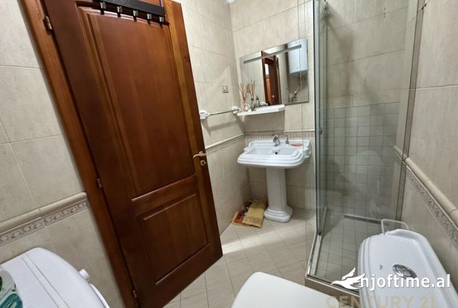 Shtepi me qera Apartament ne Tirane, 2+1, Mobilimi E mobiluar, Pagesa 650  Euro.