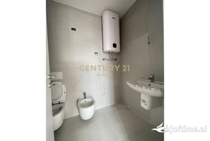 LAKE VIEW, APARTAMENT PER BANIM-ZYRE 2+1+2 ME QIRA