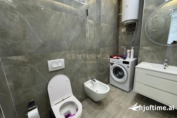 Shtepi me qera Apartament ne Tirane, 2+1, Mobilimi E mobiluar, Pagesa 800  Euro.