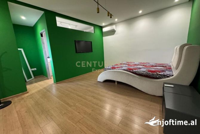 Shtepi me qera Apartament ne Tirane, 2+1, Mobilimi E mobiluar, Pagesa 800  Euro.