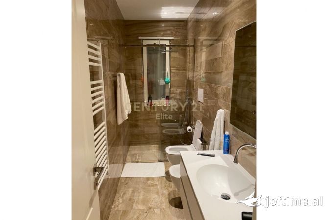 Shtepi ne shitje Vila Luksoze ne Durres, 3+1, Mobilimi E mobiluar, Pagesa 870,000  Euro.