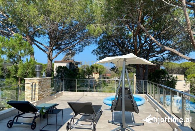 Shtepi ne shitje Vila Luksoze ne Durres, 3+1, Mobilimi E mobiluar, Pagesa 870,000  Euro.